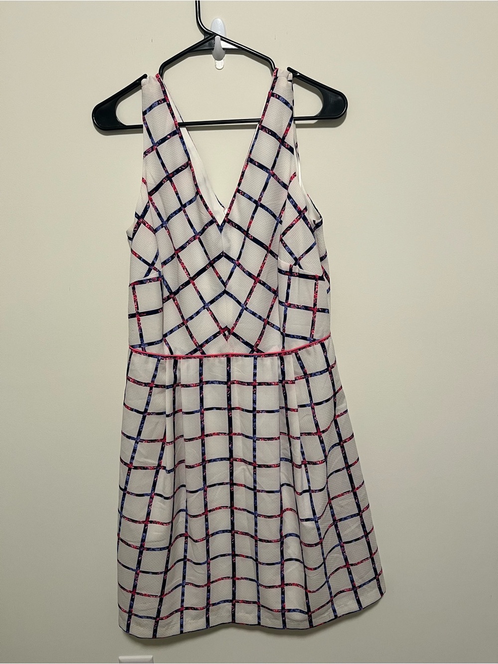 Liz Claiborne White Sleeveless V-Neck Grid Dress with Pink & Blue Lines